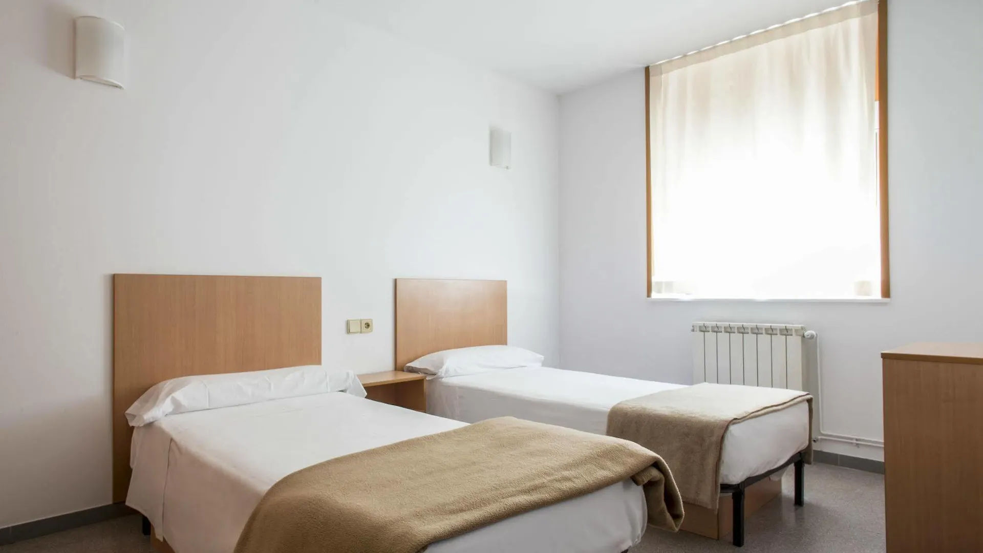 Residencia Universitaria Resa Campus De Montilivi Girona Albergue